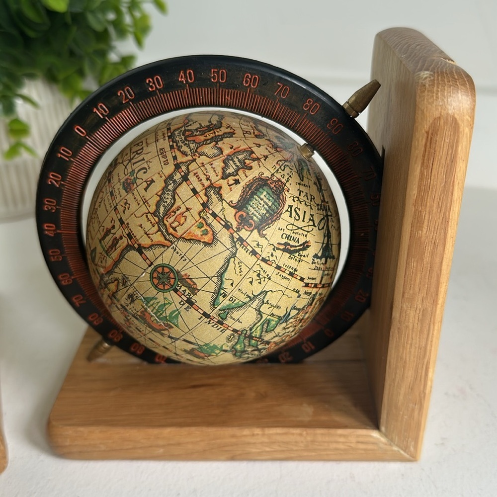 Vintage Globe Bookends with‎ Wooden Base. Bin D - Picture 4 of 5